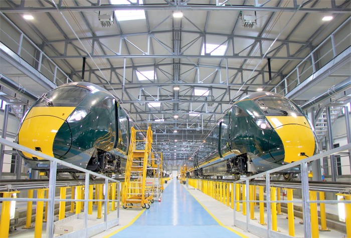 Pistoia, Hitachi Rail Italy: dallo stabilimento toscano esce il primo di 33 nuovi convogli per le ferrovie della Gran Bretagna