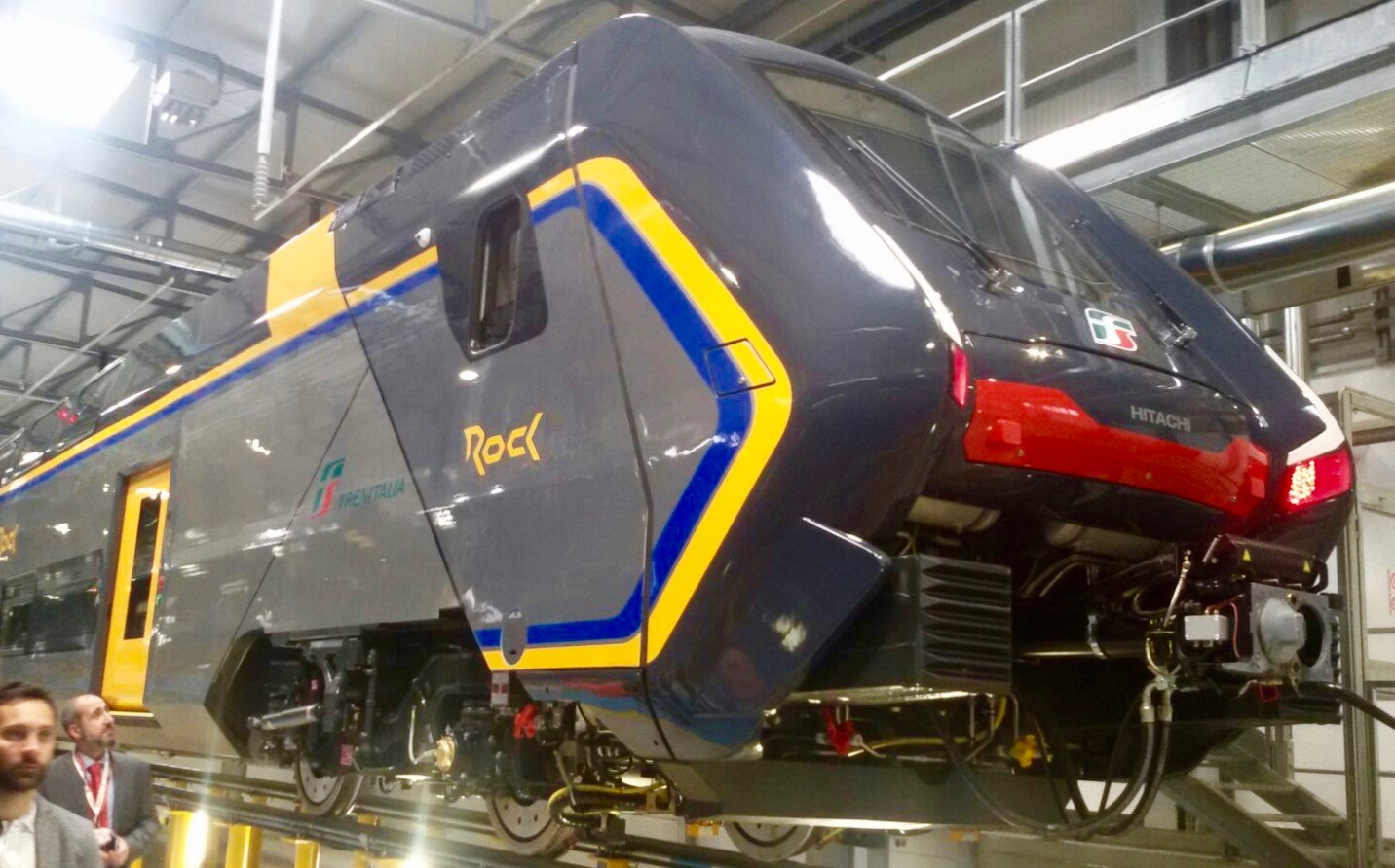 Il primo esemplare del treno Rock esce dallo stabilimento Hitachi Rail di Pistoia. In servizio dalla primavera del 2019