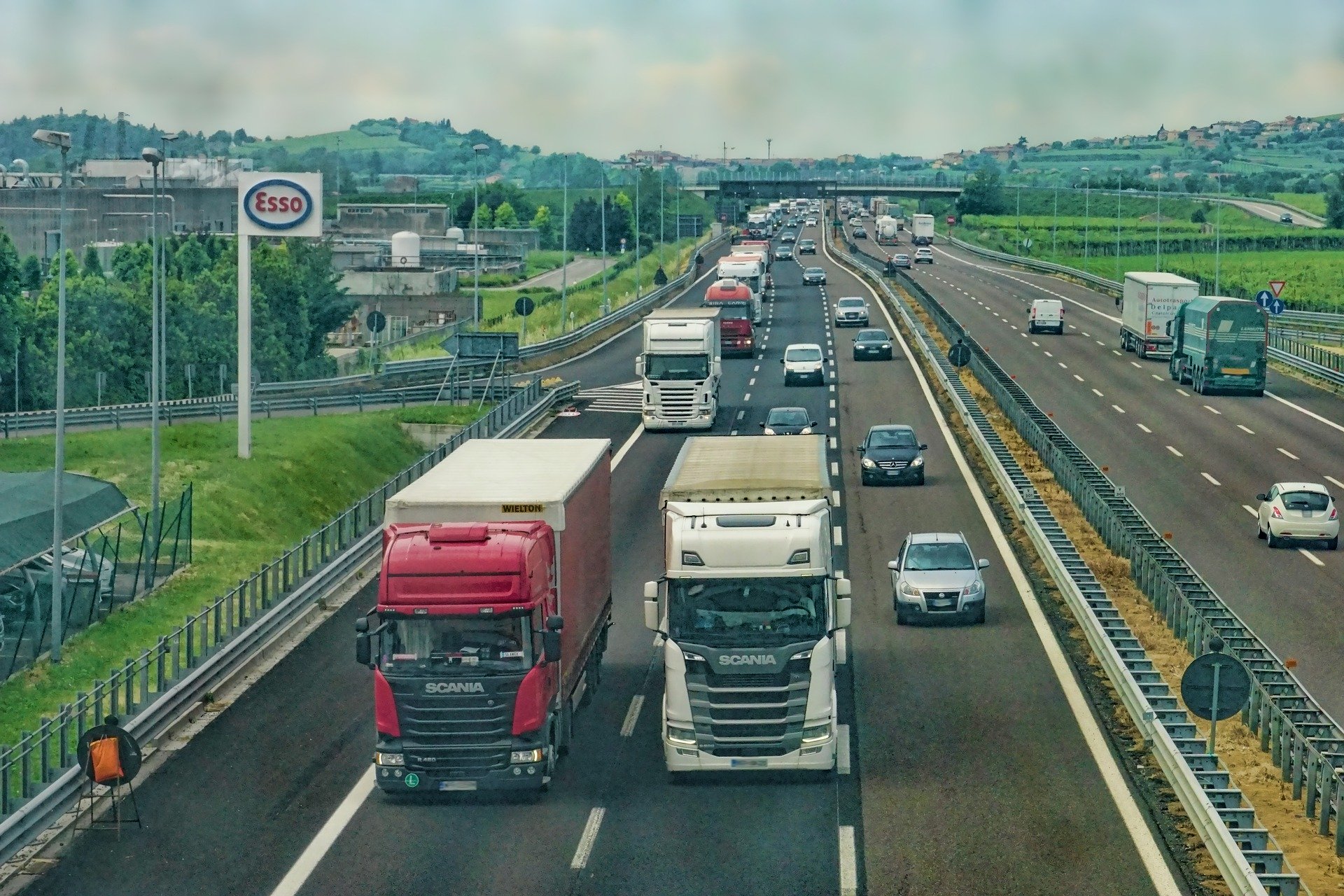 Trasporto merci in Italia, primato della gomma su tutte le altre modalità
