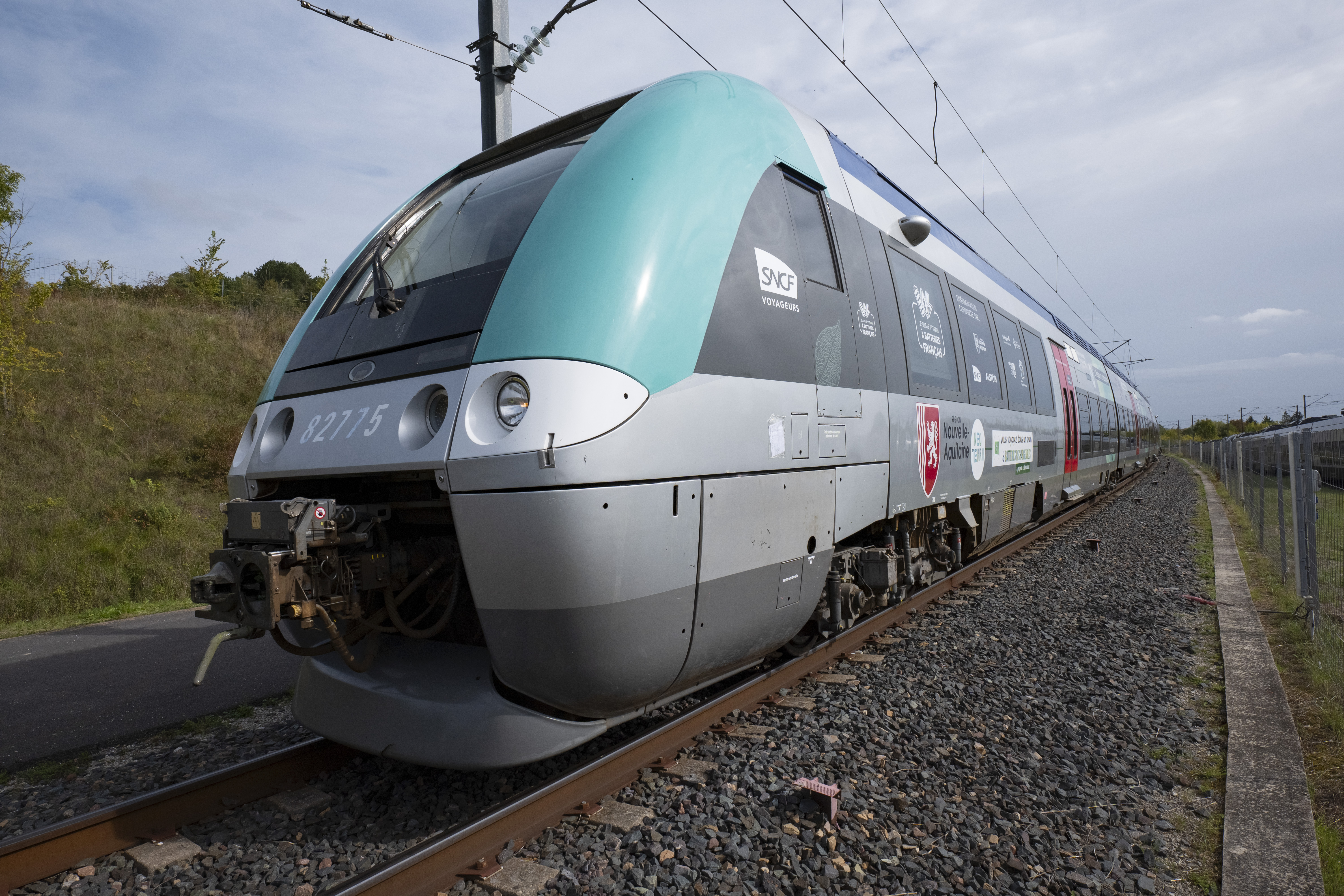 Alstom e SNCF Voyageurs:  presentato in Francia il primo di cinque treni a batteria per linee non elettrificate