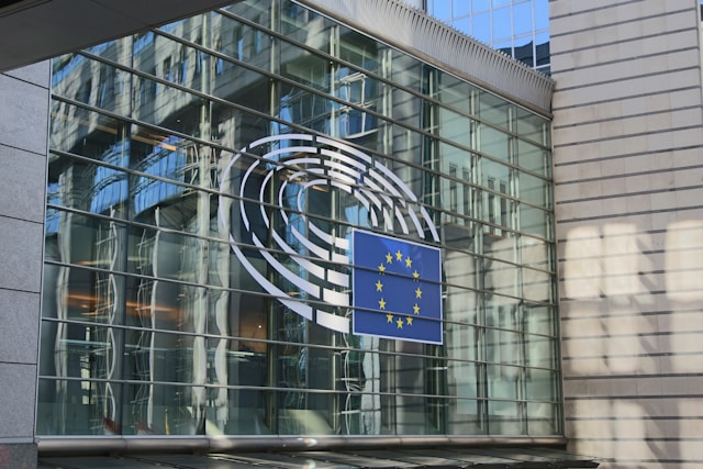 Emissioni CO2: la Commissione Europea propone norme più flessibili per i costruttori automobilistici