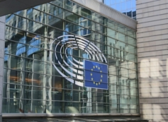 Parlamento ue stop temporaneo multe